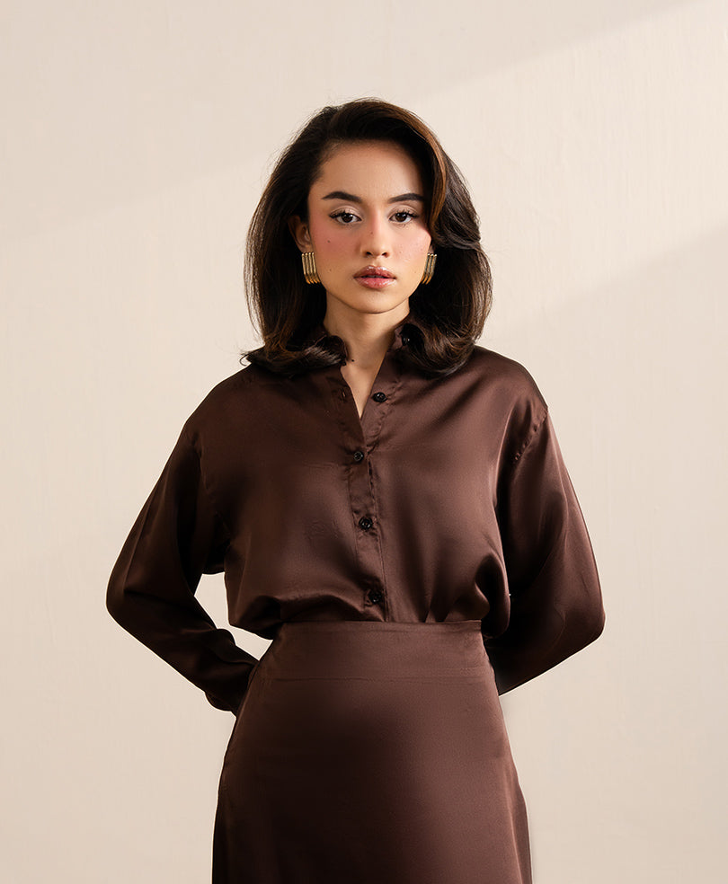 chocolate satin shirt dress boohoo Women's Textured Satin Wrap Shirt Dress in Chocolate